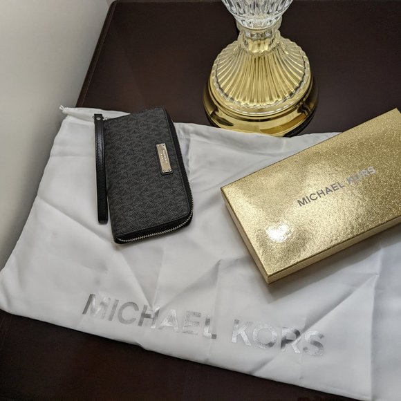 Michael Kors Zip Wallet w/gift box and logo dust bag (3-pieces) **NEW** - Picture 9 of 13
